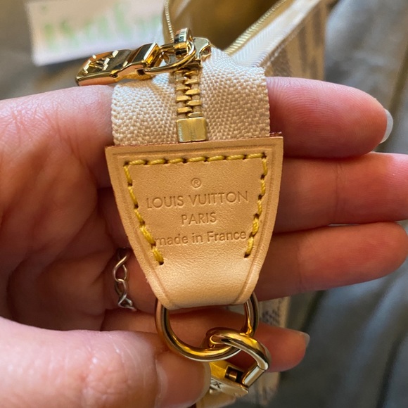 Louis Vuitton Pochette Accessoires - Picture 6 of 7
